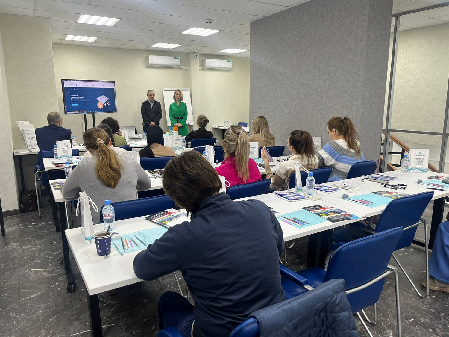 Фоотчет с Семинара-практикума "Тактика реставрации зубов с дисколоритами", который  прошел в г. Екатеринбург 9 Декабря 2023 г.